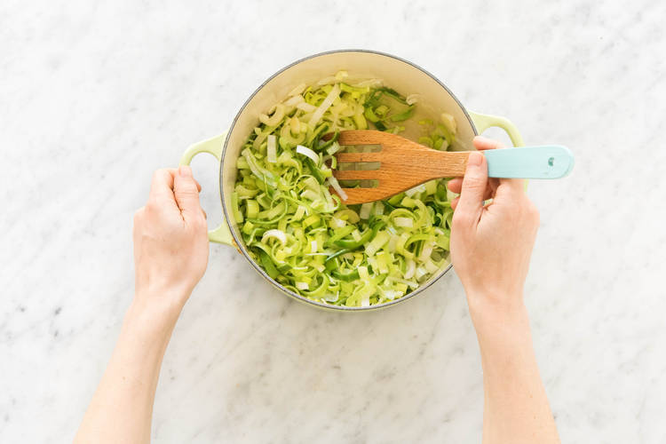 Porreescheiben anschwitzen