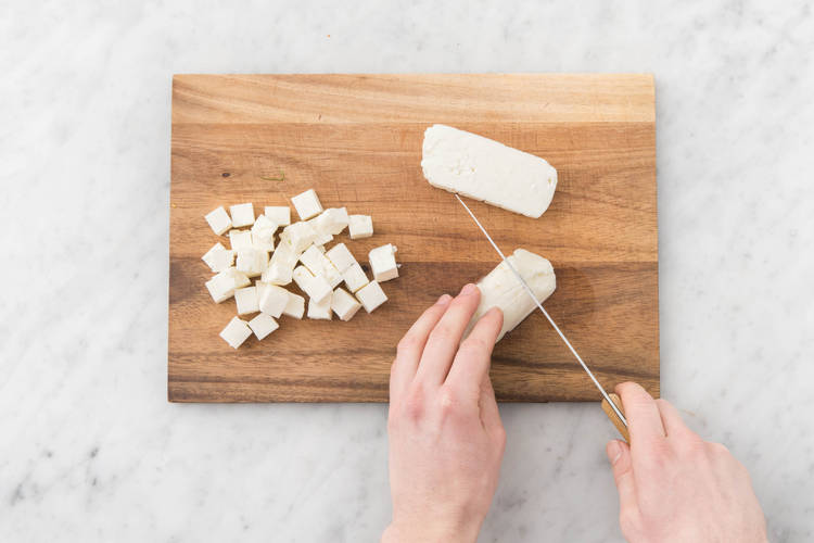 Snijd de halloumi