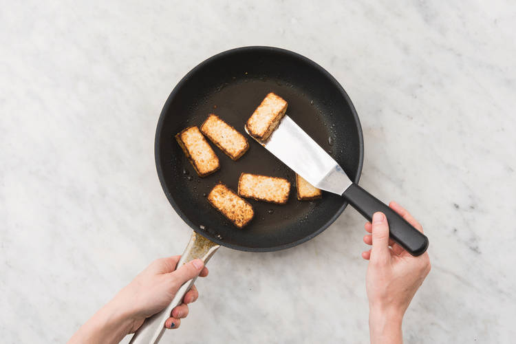 Fry the tofu