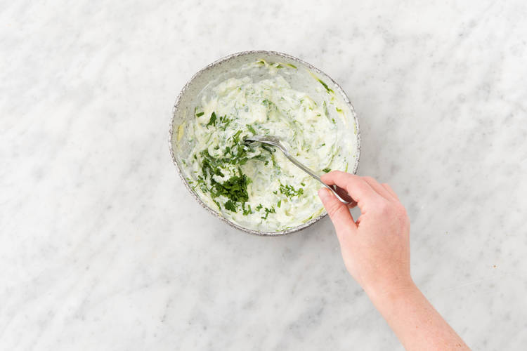 Make the yoghurt mix