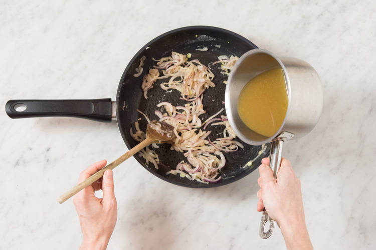 Zwiebelsoße andicken