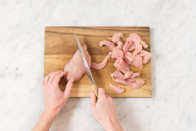 Hähnchenfilets schneiden
