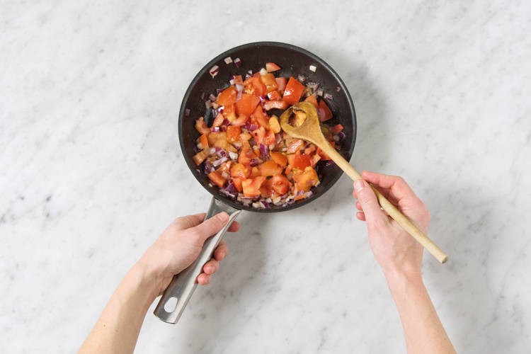 Tomaten-Zwiebel-Marmelade zubereiten