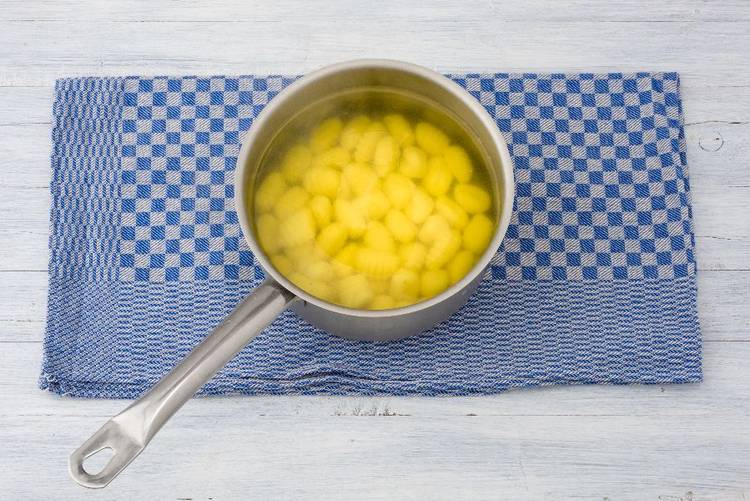 Cook Gnocchi and Asparagus