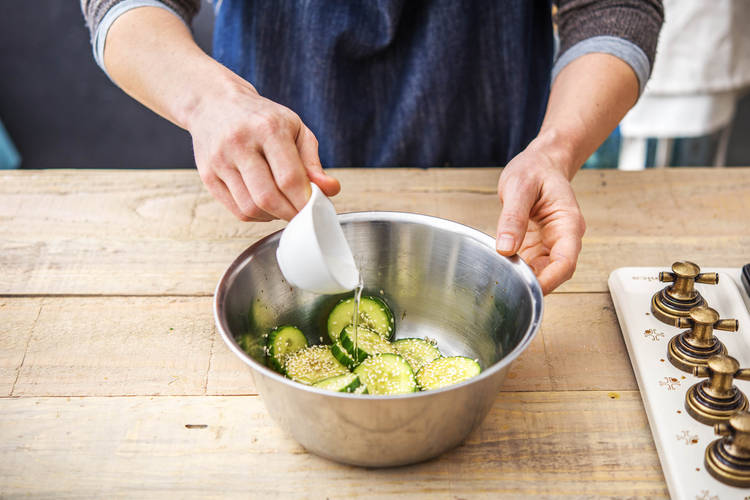 Make Cucumber Pickle