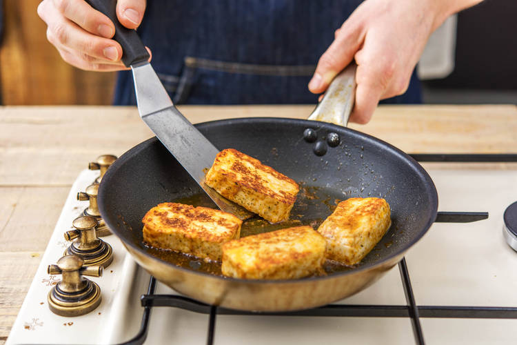 Fry the halloumi