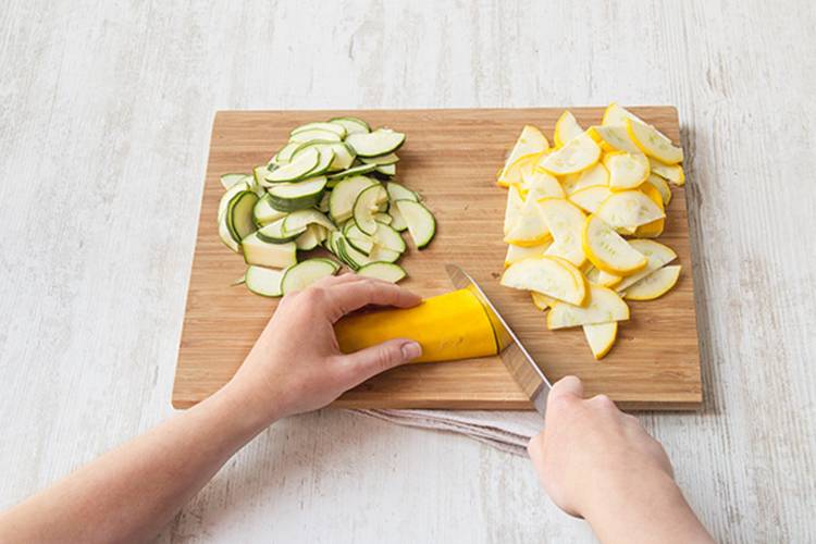 Cut the zucchinis