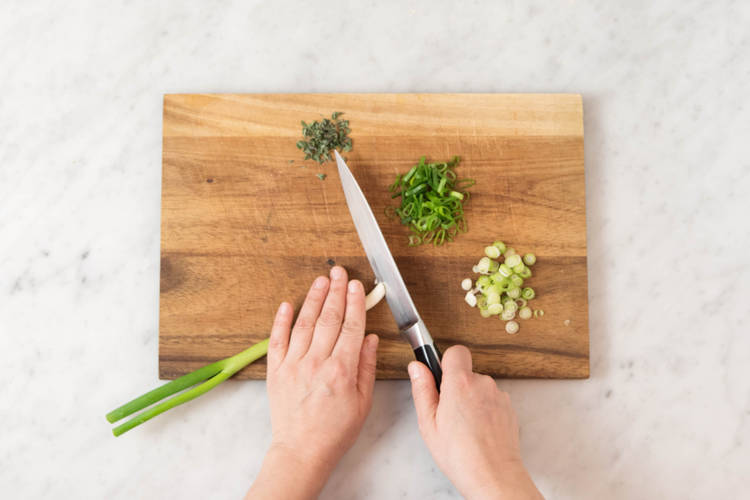 Kräuter KLEIN SCHNEIDEN