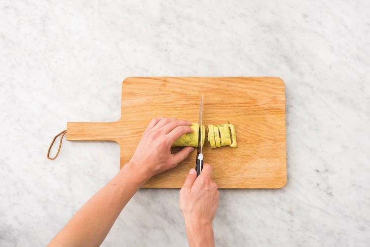 MAKE THE OMELETTE ROLL-UP