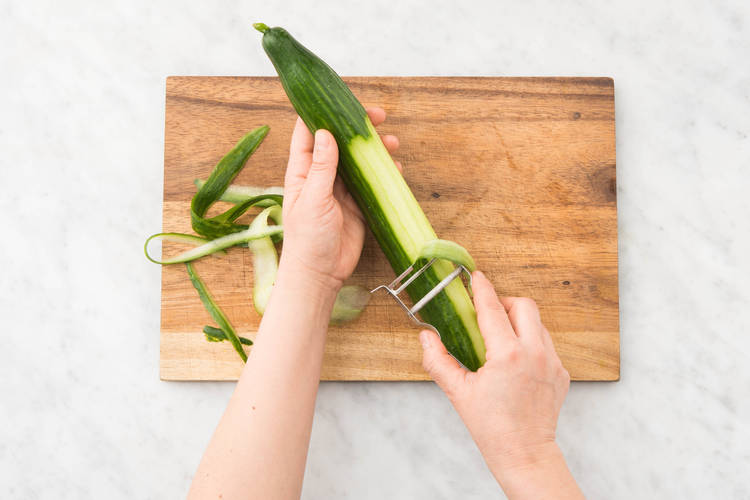 GURKENSALAT ZUBEREITEN