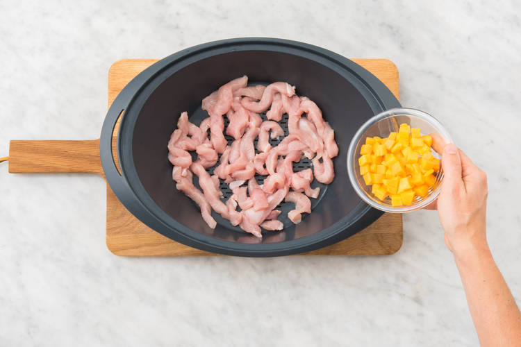 Obst und GEMÜSE  auf fleisch verteilen