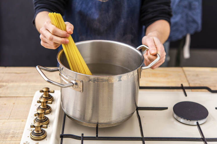Cook the spaghetti