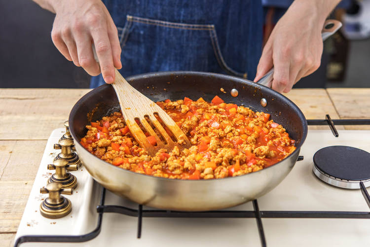 Simmer the chilli