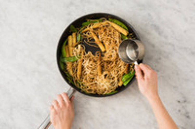 COOK VEGGIES AND NOODLES