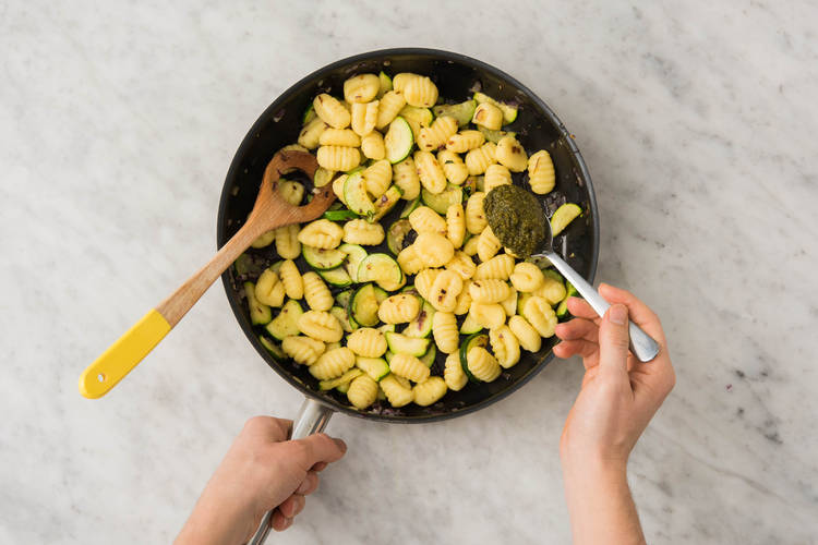 PESTO TOEVOEGEN