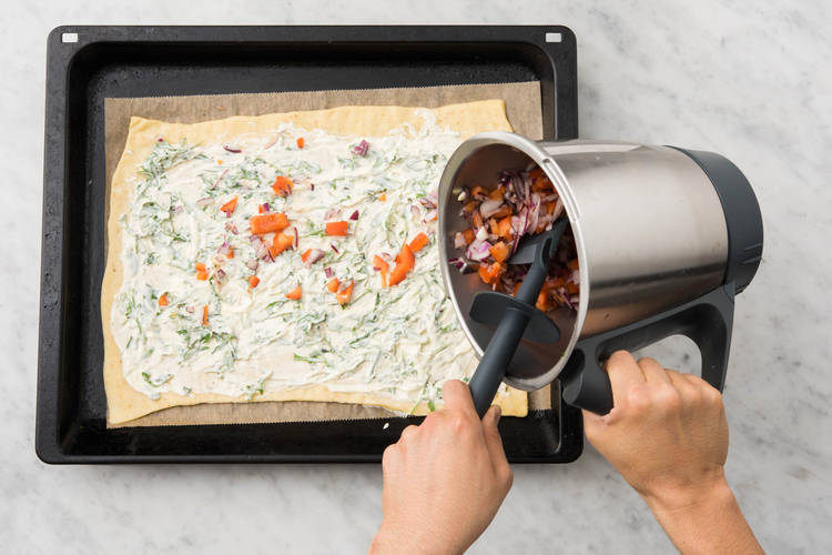 FLAMMKUCHEN FERTIGSTELLEN